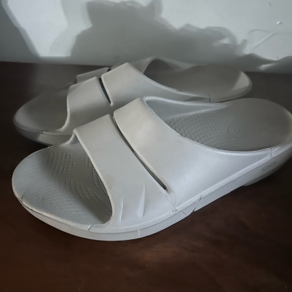 OOFOS Oahhh Slides